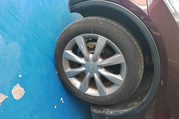 Used Infiniti QX50 2013 2.5L Two-Wheel-Drive Elegant Edition Left Front Wheel Hub