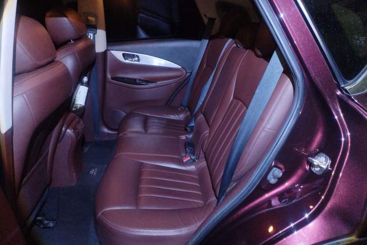 Used Infiniti QX50 2013 2.5L Two-Wheel-Drive Elegant Edition Left Rear Seat