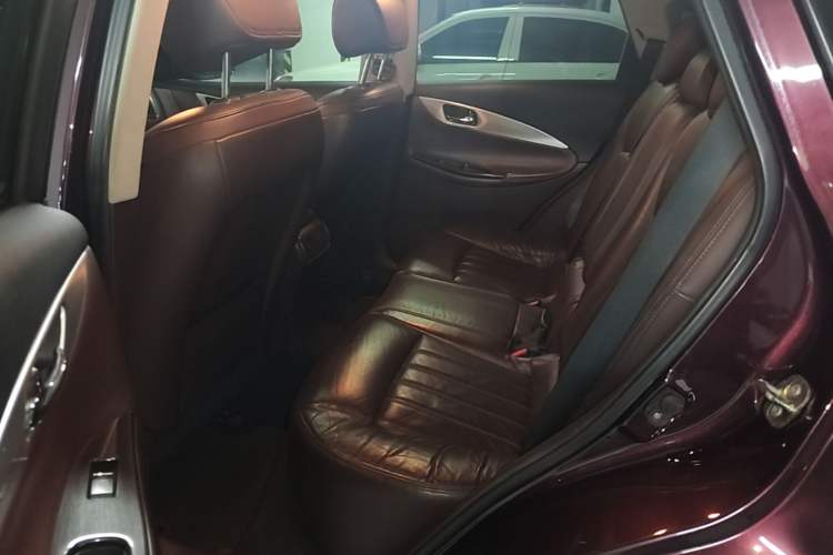 Used Infiniti QX50 2013 2.5L Two-Wheel-Drive Elegant Edition Left Rear Seat