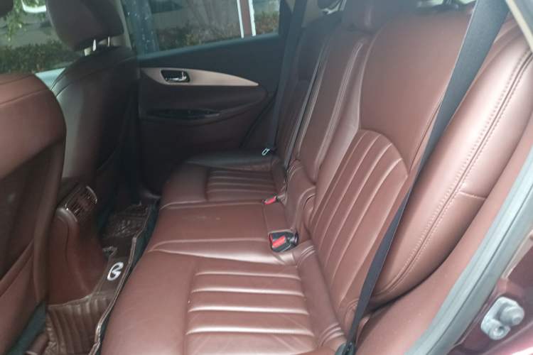 Used Infiniti QX50 2013 2.5L Two-Wheel-Drive Elegant Edition Left Rear Seat