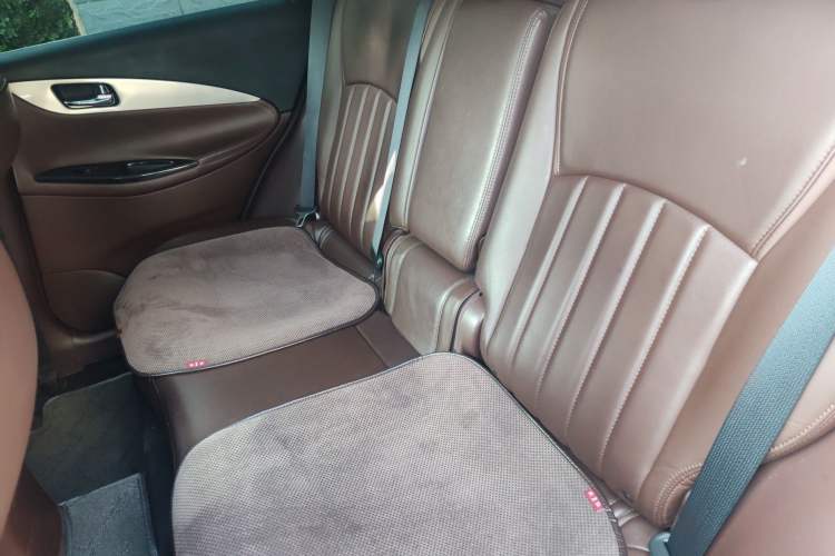 Used Infiniti QX50 2013 2.5L Two-Wheel-Drive Elegant Edition Left Rear Seat