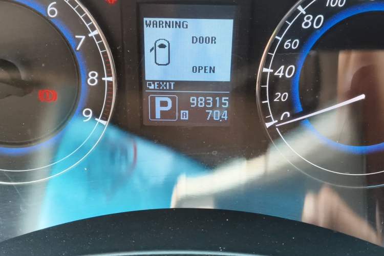 Used Infiniti QX50 2013 2.5L Two-Wheel-Drive Zunya Edition Odometer Close Up
