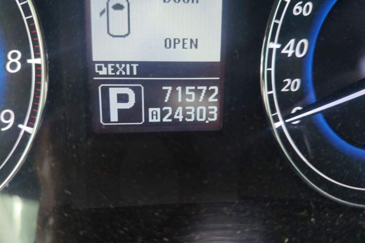 Used Infiniti QX50 2013 2.5L Two-Wheel-Drive Elegant Edition Odometer Close Up