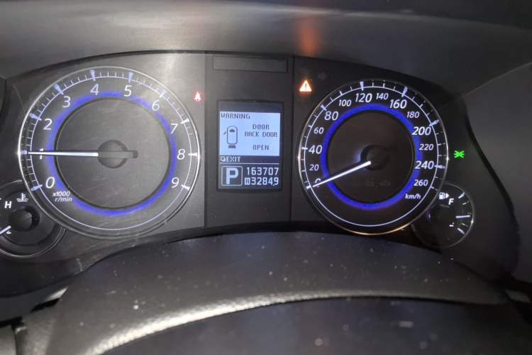 Used Infiniti QX50 2013 2.5L Two-Wheel-Drive Elegant Edition Odometer Close Up