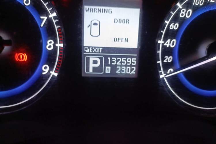 Used Infiniti QX50 2013 2.5L 4x4 Elegant Edition Odometer Close Up