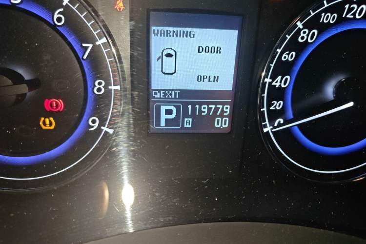 Used Infiniti QX50 2013 2.5L Two-Wheel-Drive Elegant Edition Odometer Close Up