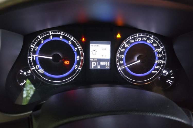Used Infiniti QX50 2013 2.5L Two-Wheel-Drive Elegant Edition Odometer Close Up