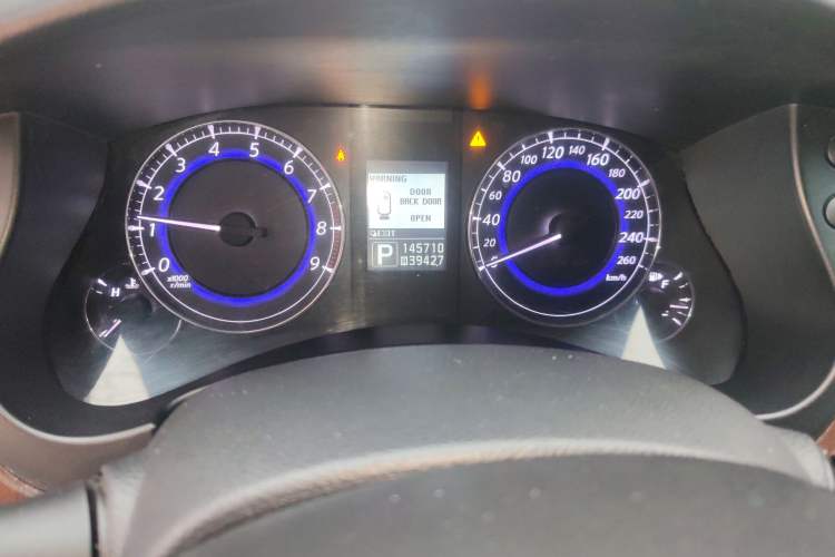Used Infiniti QX50 2013 2.5L Two-Wheel-Drive Elegant Edition Odometer Close Up