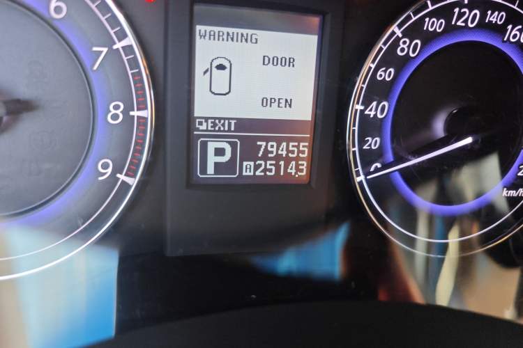Used Infiniti QX50 2013 2.5L Two-Wheel-Drive Elegant Edition Odometer Close Up