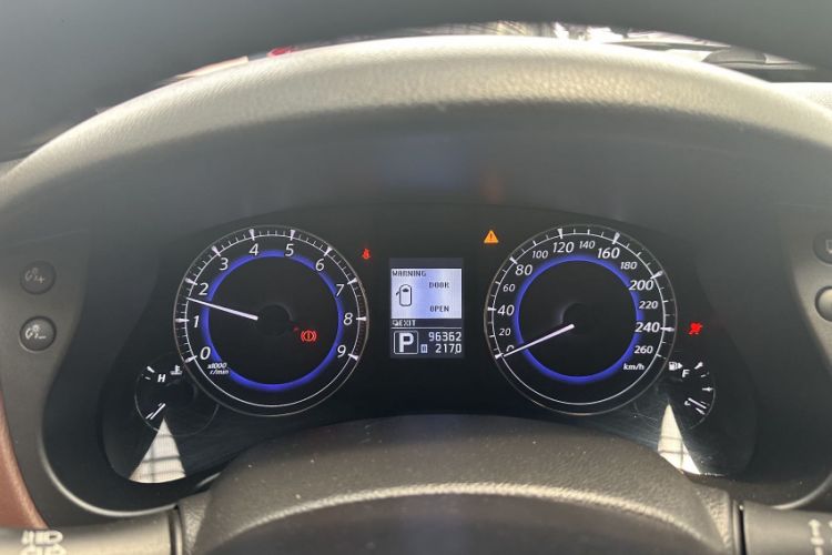 Used Infiniti QX50 2013 2.5L Two-Wheel-Drive Elegant Edition Odometer Close Up