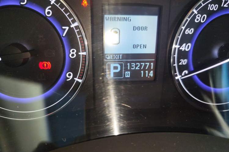 Used Infiniti QX50 2013 2.5L 4x4 Elegant Edition Odometer Close Up
