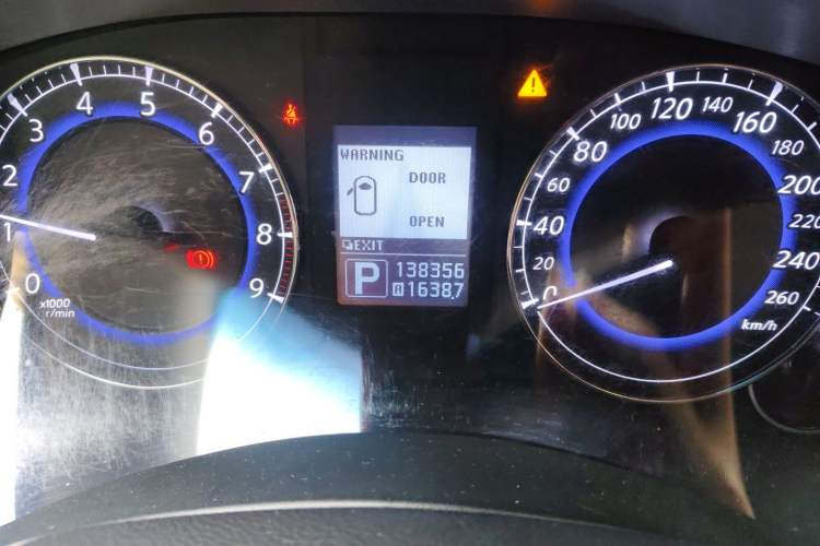 Used Infiniti QX50 2013 2.5L Two-Wheel-Drive Elegant Edition Odometer Close Up