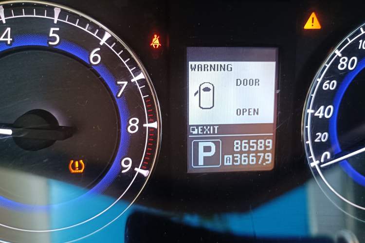 Used Infiniti QX50 2013 2.5L Two-Wheel-Drive Elegant Edition Odometer Close Up