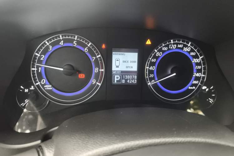 Used Infiniti QX50 2013 2.5L 4x4 Elegant Edition Odometer Close Up