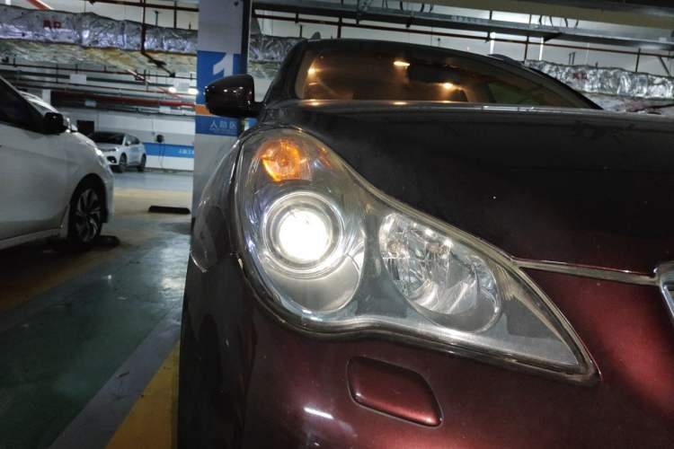 Used Infiniti QX50 2013 2.5L Two-Wheel-Drive Elegant Edition Right Front Headlight