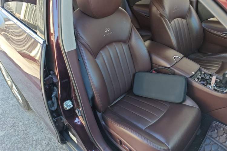 Used Infiniti QX50 2013 2.5L Two-Wheel-Drive Elegant Edition Right Front Seat