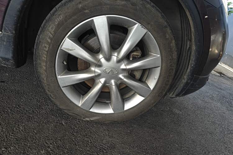 Used Infiniti QX50 2013 2.5L Two-Wheel-Drive Elegant Edition Right Front Wheel Hub