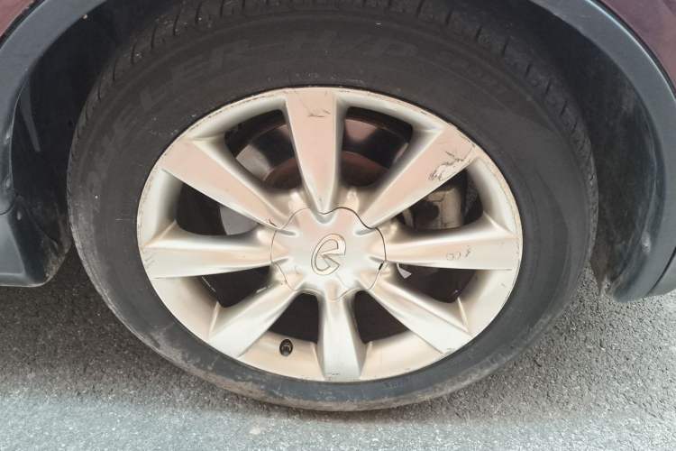 Used Infiniti QX50 2013 2.5L Two-Wheel-Drive Zunya Edition Right Front Wheel Hub