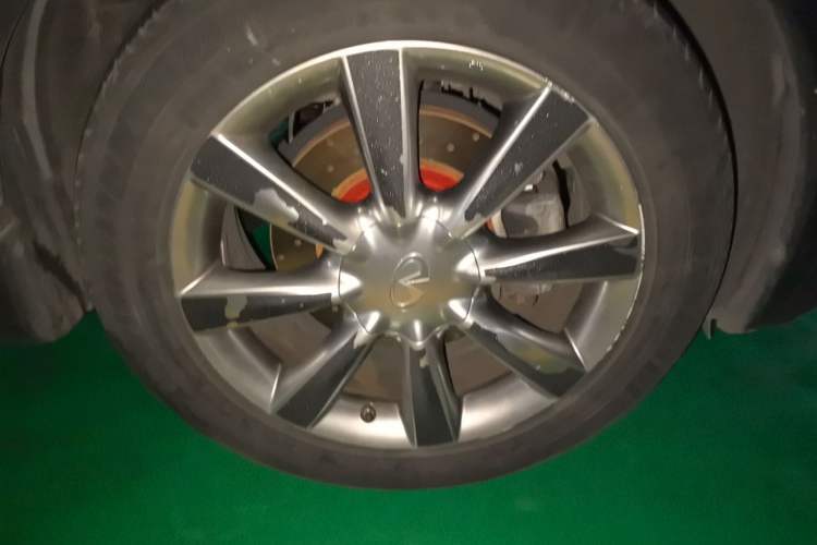 Used Infiniti QX50 2013 2.5L Two-Wheel-Drive Elegant Edition Right Front Wheel Hub