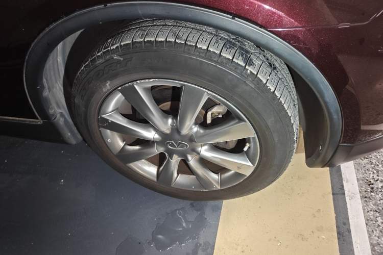 Used Infiniti QX50 2013 2.5L Two-Wheel-Drive Elegant Edition Right Front Wheel Hub