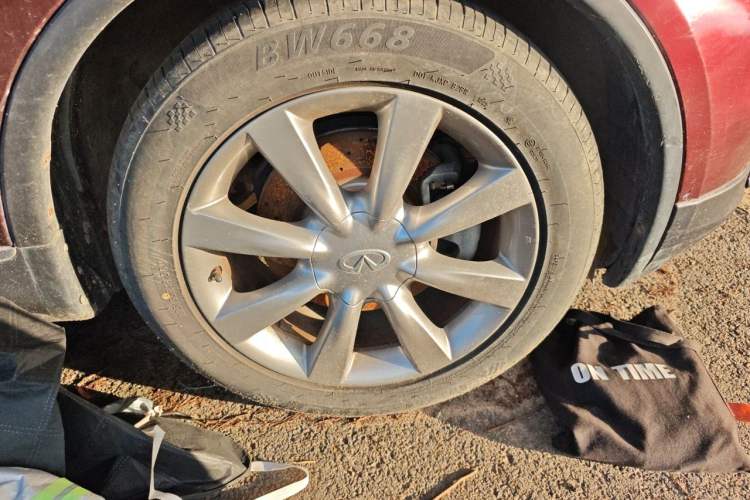 Used Infiniti QX50 2013 2.5L Two-Wheel-Drive Elegant Edition Right Front Wheel Hub