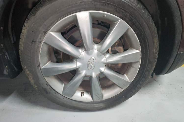 Used Infiniti QX50 2013 2.5L Two-Wheel-Drive Zunya Edition Right Front Wheel Hub