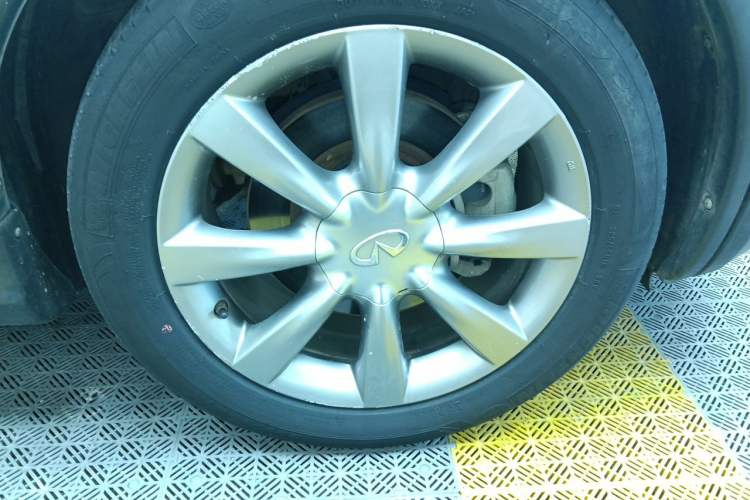 Used Infiniti QX50 2013 2.5L Two-Wheel-Drive Elegant Edition Right Front Wheel Hub