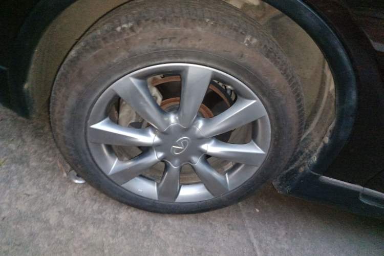 Used Infiniti QX50 2013 2.5L Two-Wheel-Drive Elegant Edition Right Front Wheel Hub