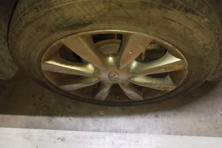 Used Infiniti QX50 2013 2.5L Two-Wheel-Drive Elegant Edition Right Front Wheel Hub