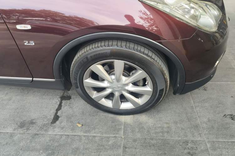 Used Infiniti QX50 2013 2.5L 4x4 Elegant Edition Right Front Wheel Hub
