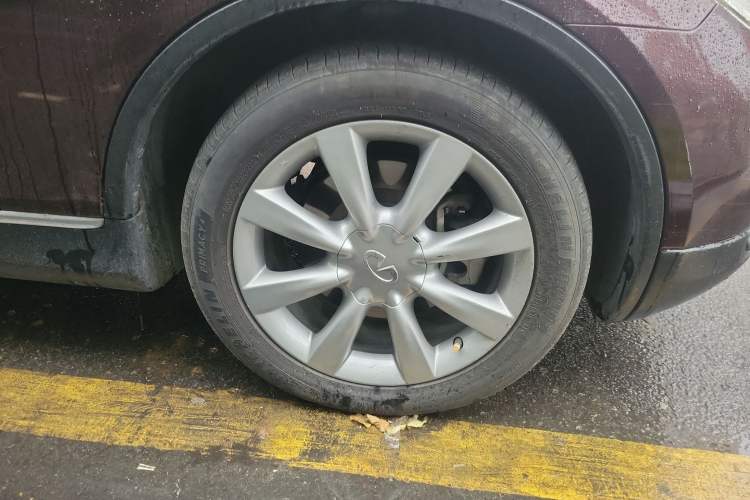 Used Infiniti QX50 2013 2.5L Two-Wheel-Drive Elegant Edition Right Front Wheel Hub