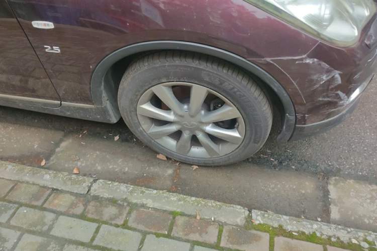 Used Infiniti QX50 2013 2.5L Two-Wheel-Drive Zunya Edition Right Front Wheel Hub