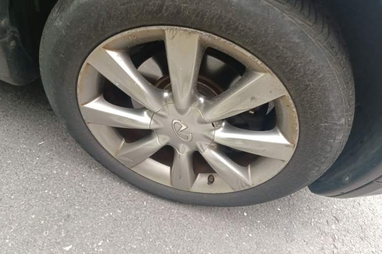 Used Infiniti QX50 2013 2.5L Two-Wheel-Drive Elegant Edition Right Front Wheel Hub