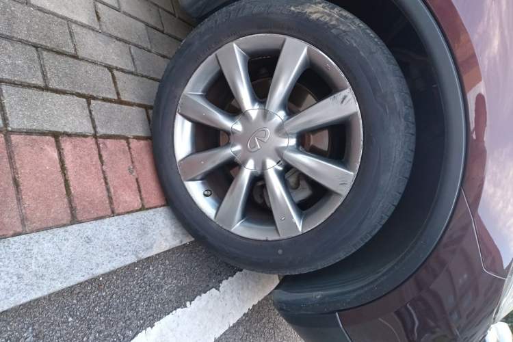 Used Infiniti QX50 2013 2.5L Two-Wheel-Drive Elegant Edition Right Front Wheel Hub