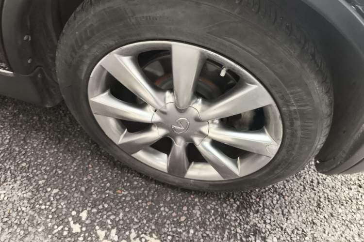 Used Infiniti QX50 2013 2.5L 4x4 Elegant Edition Right Front Wheel Hub