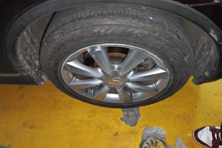Used Infiniti QX50 2013 2.5L Two-Wheel-Drive Elegant Edition Right Front Wheel Hub