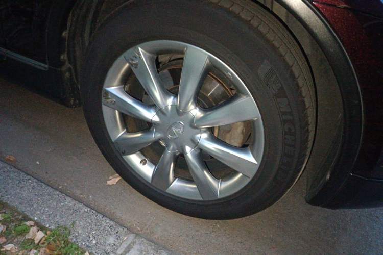 Used Infiniti QX50 2013 2.5L Two-Wheel-Drive Elegant Edition Right Front Wheel Hub