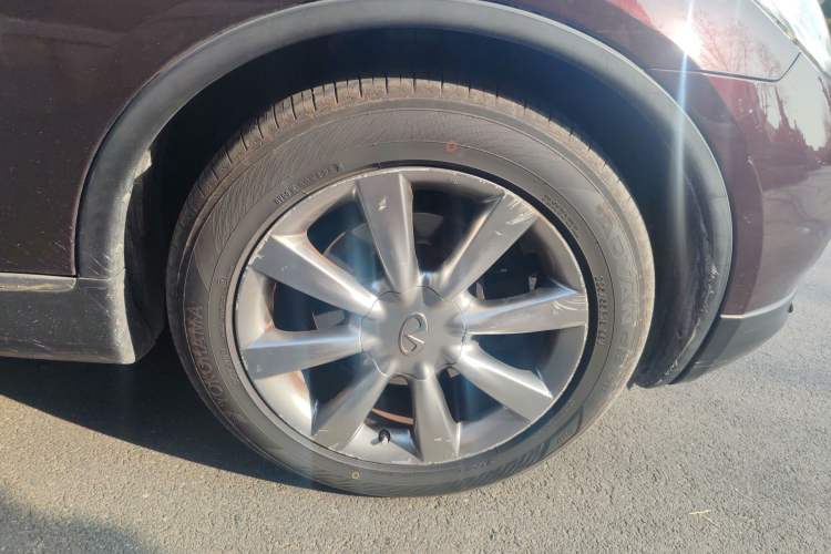 Used Infiniti QX50 2013 2.5L Two-Wheel-Drive Elegant Edition Right Front Wheel Hub