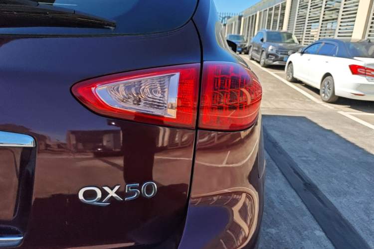 Used Infiniti QX50 2013 2.5L Two-Wheel-Drive Elegant Edition Right Rear Taillight