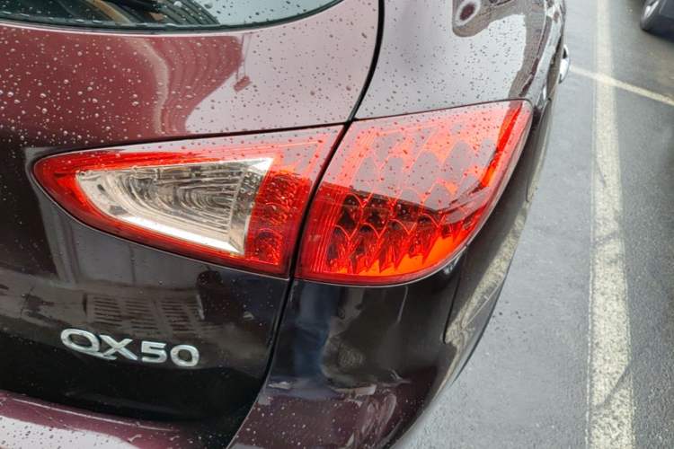 Used Infiniti QX50 2013 2.5L Two-Wheel-Drive Elegant Edition Right Rear Taillight