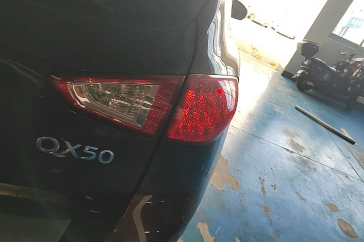 Used Infiniti QX50 2013 2.5L Two-Wheel-Drive Elegant Edition Right Rear Taillight