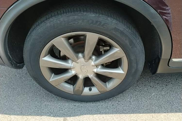 Used Infiniti QX50 2013 2.5L Two-Wheel-Drive Elegant Edition Right Rear Wheel Hub
