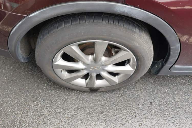 Used Infiniti QX50 2013 2.5L Two-Wheel-Drive Elegant Edition Right Rear Wheel Hub