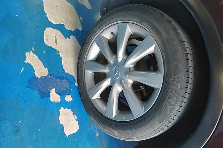 Used Infiniti QX50 2013 2.5L Two-Wheel-Drive Elegant Edition Right Rear Wheel Hub
