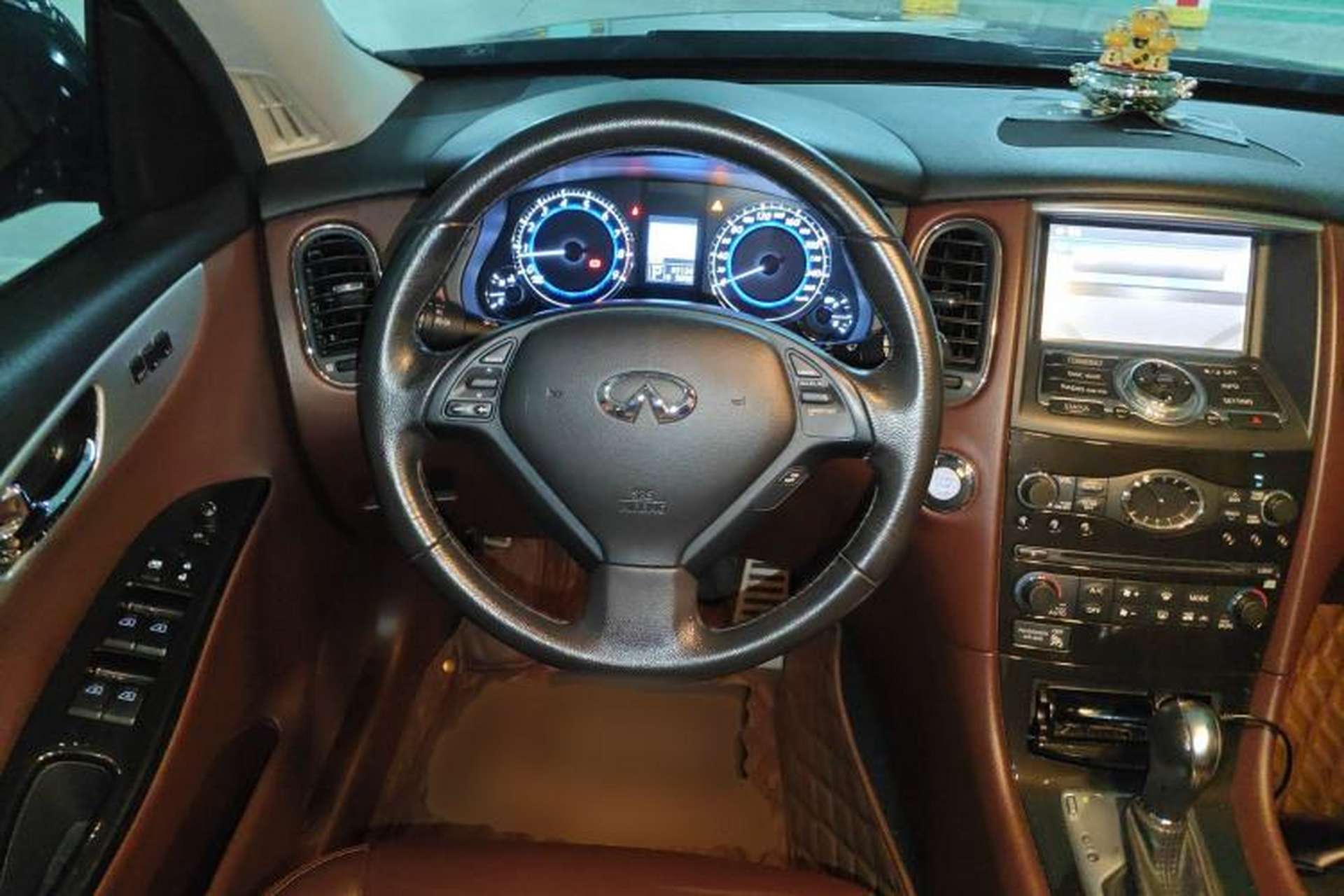 Used Infiniti QX50 2013 2.5L Two-Wheel-Drive Elegant Edition Steering Wheel