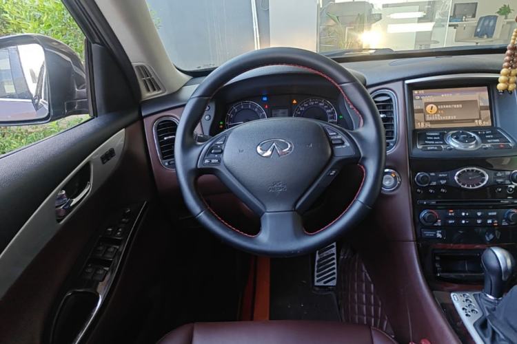 Used Infiniti QX50 2013 2.5L Two-Wheel-Drive Elegant Edition Steering Wheel