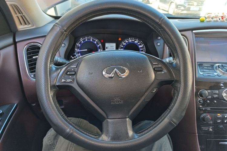 Used Infiniti QX50 2013 2.5L Two-Wheel-Drive Elegant Edition Steering Wheel
