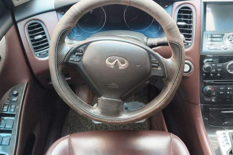 Used Infiniti QX50 2013 2.5L Two-Wheel-Drive Zunya Edition Steering Wheel