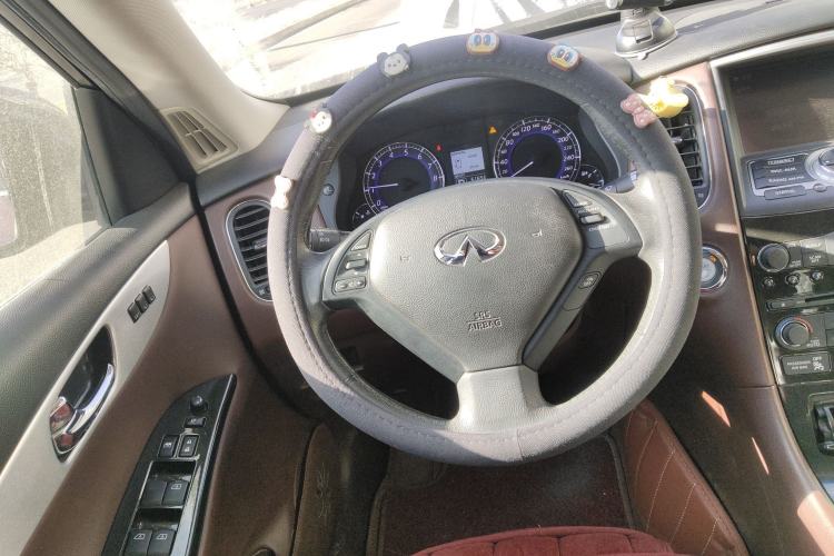 Used Infiniti QX50 2013 2.5L Two-Wheel-Drive Elegant Edition Steering Wheel