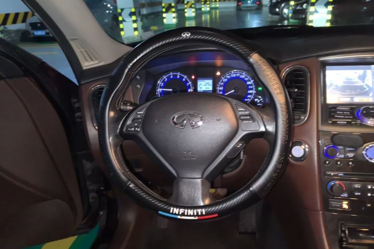 Used Infiniti QX50 2013 2.5L Two-Wheel-Drive Elegant Edition Steering Wheel